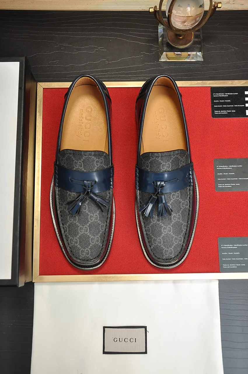 Men's shoes💰560💶Italy's top luxury men's shoe giant (GUCCI) (Gucci) (full cowhide lining) new arrival🍃Original European style🔰 Pleasant to the eye😍In order to make the shoes more durable and non-deformable🌀The production continues to follow traditional methods but there is still no lack of innovation💪Choose original sheepskin for the leather♻️ Smooth and natural And extra bright ⭐Made of imported cowhide, the first choice of rich people 38-45 (45 customized)